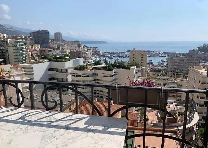 Plein Coeur De Monaco, A 300 Metres A Pied Du Port De Monaco, 4 Pieces Dans Des Escaliers Vue Mer Exceptionnelle