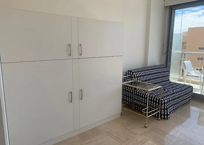 Studio With Private Parking