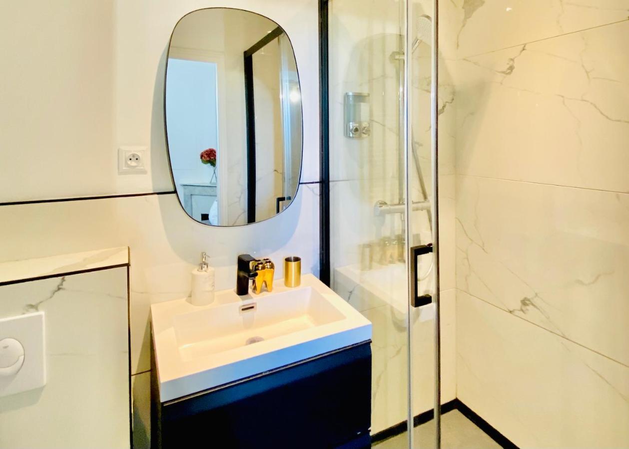 Designer Garden View Ac, Fiber Wifi Heart Of Apartment *