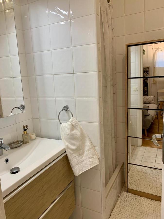 Near Forum Grimaldi And Beach. Bnbrickeys. Appartement *
