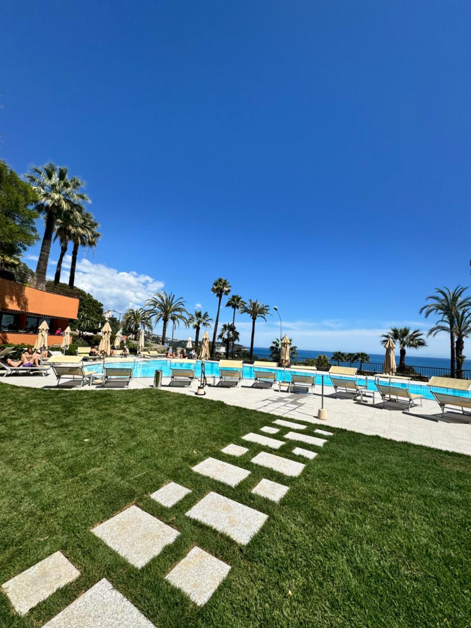 With Swimming Pool & Sea View *