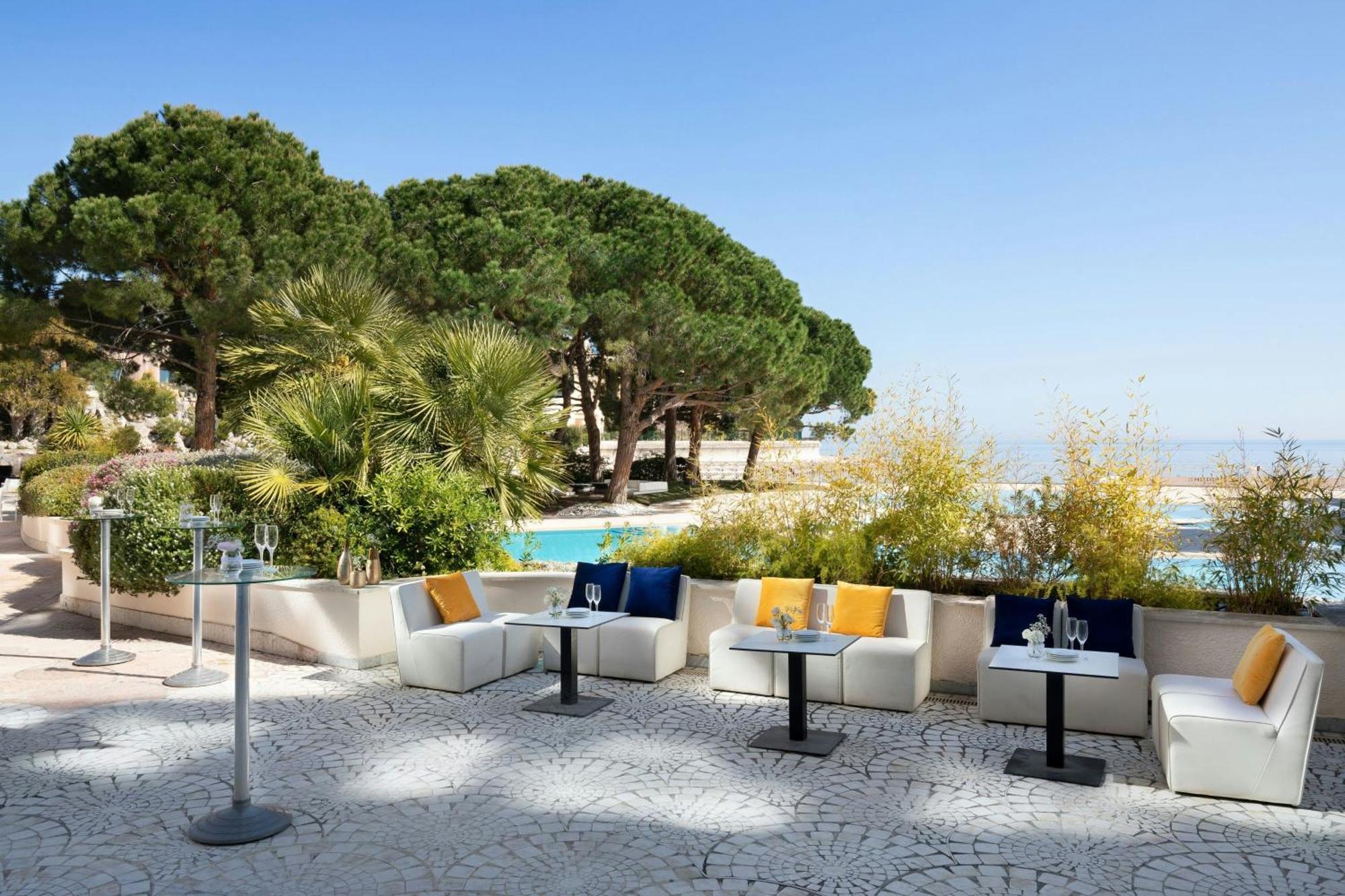 Le Méridien Plaza Hotel 4*