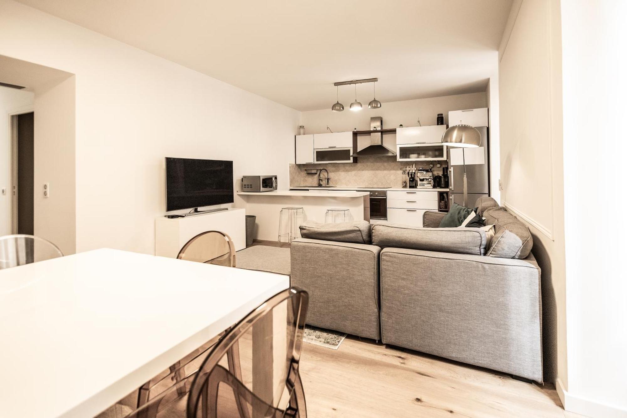 Apartment Prestige, Rickeys *