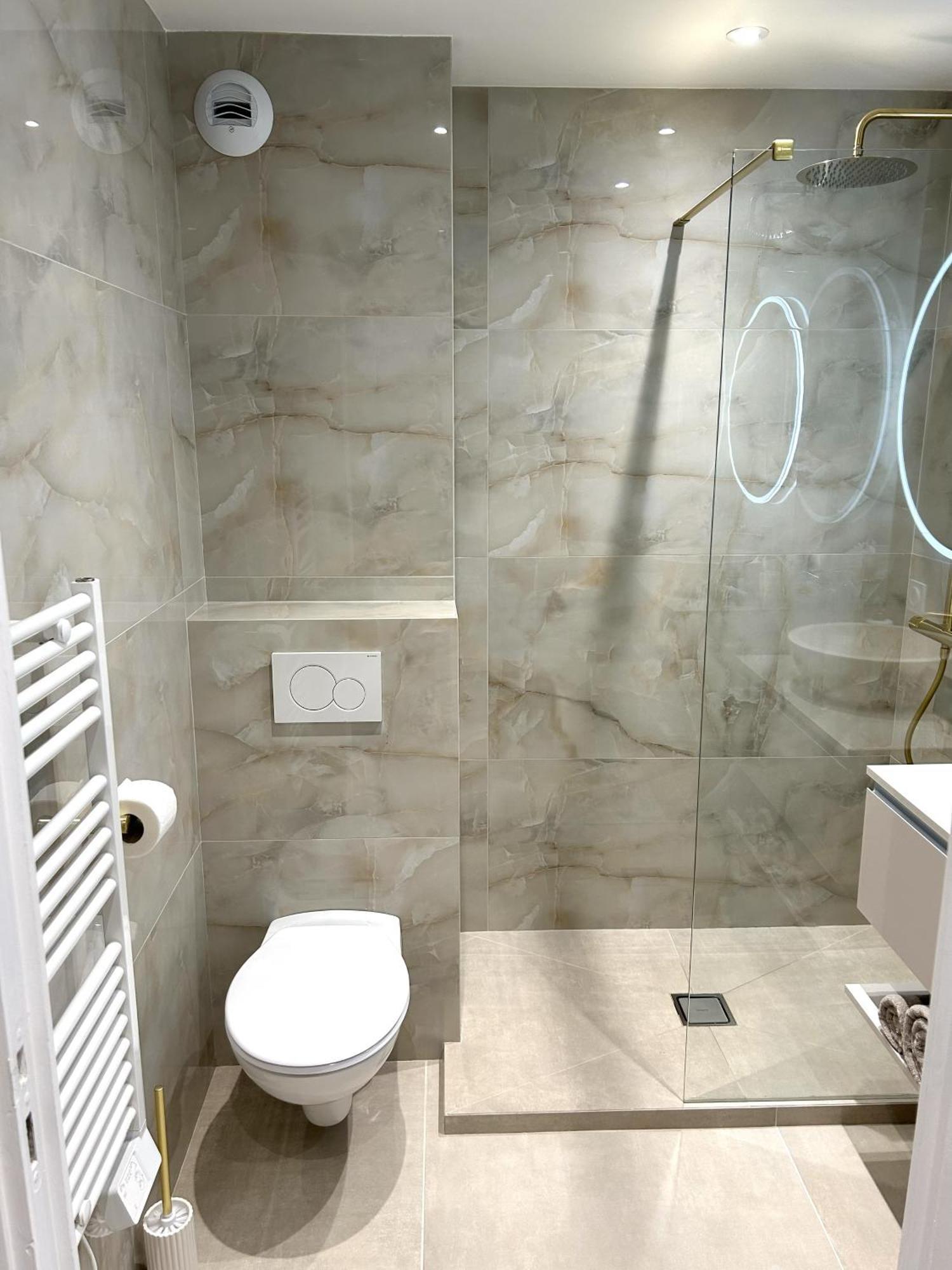 De Luxe Portes De - Vue - Piscine - Wifi Apartment