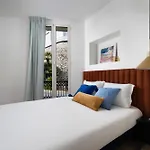 Stunning Central Studio Ac, Fiber