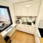 Monaco, Elegant & Quiet Renovated Apartment With Terrace & Pool, 15Min To F1 Grand Prix