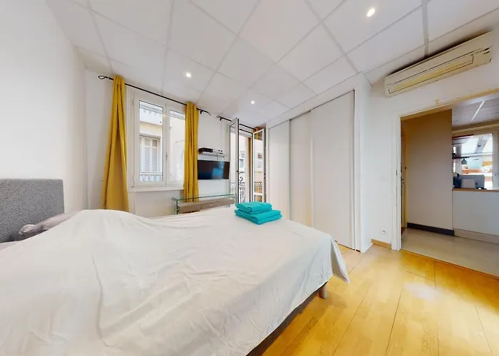 Charming 2 Bedroom Haven Steps Away From Prince\'S Palace