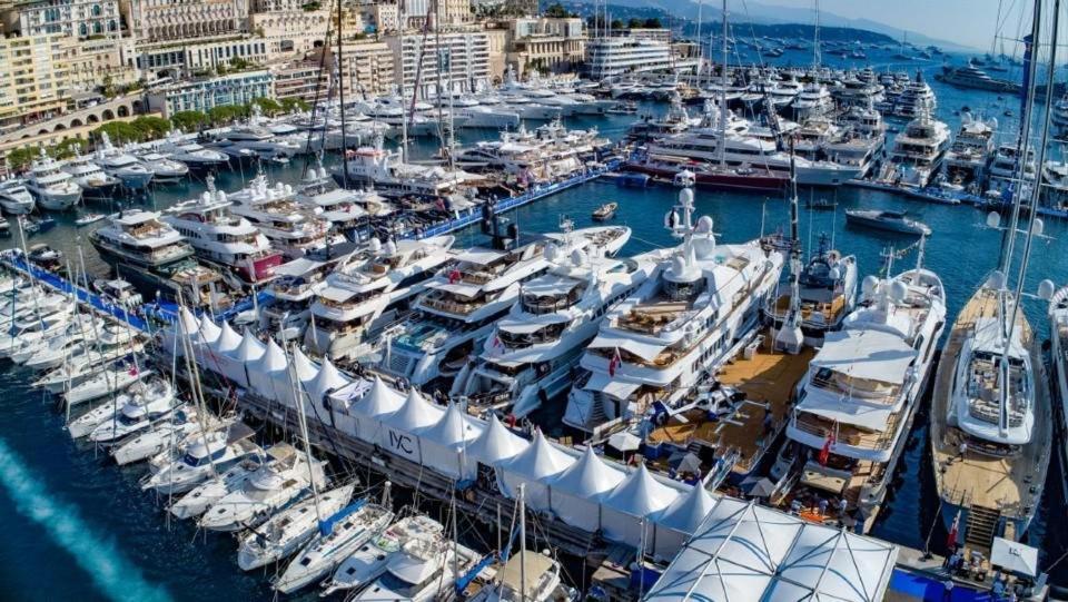 Plein Coeur De Monaco, A 300 Metres A Pied Du Port De Monaco, 4 Pieces Dans Des Escaliers Vue Exceptionnelle