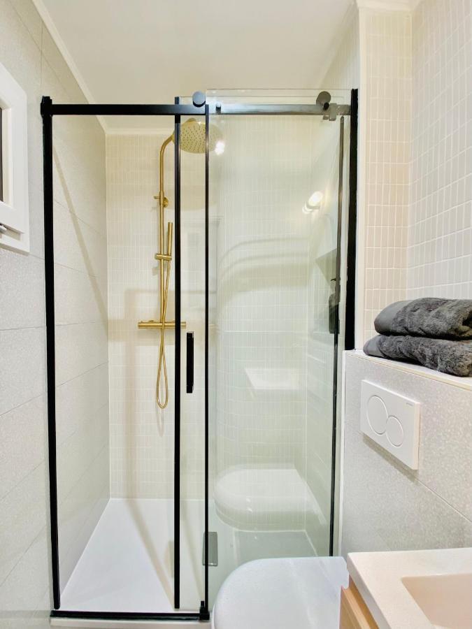 Newly Renovated With Balcony, Ac, Fiber Internet *