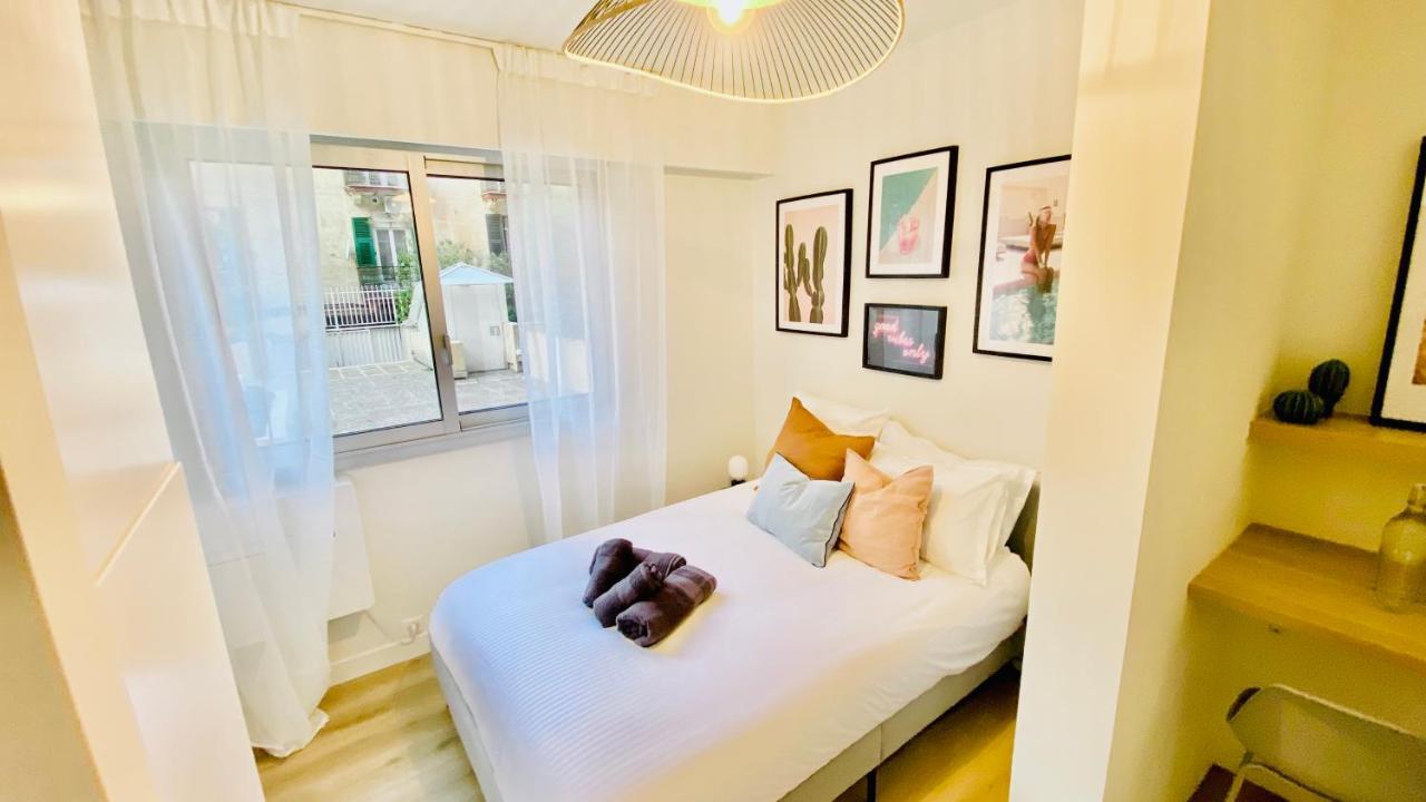New Designer Next To Casino Square With Ac & Internet Apartment