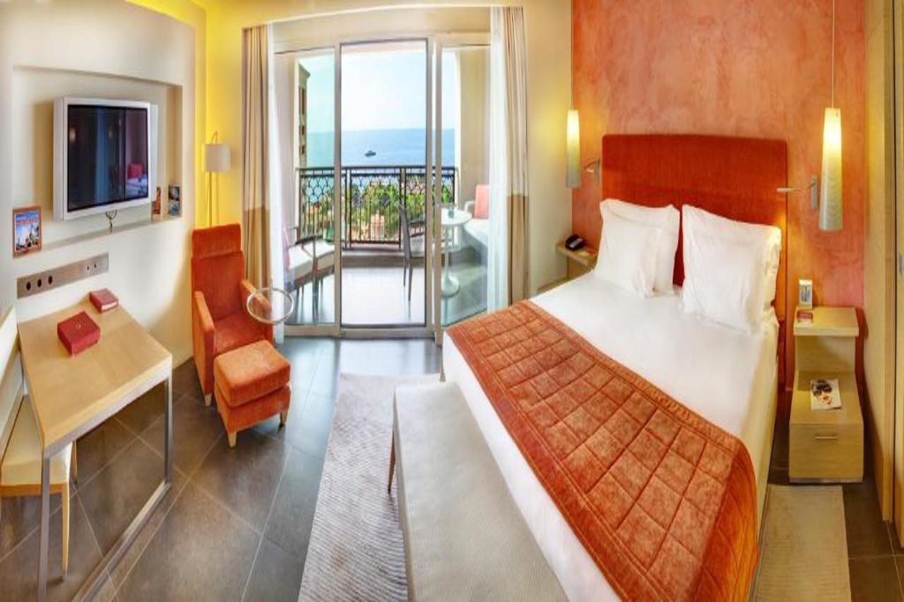Monte-carlo Bay & Hotel