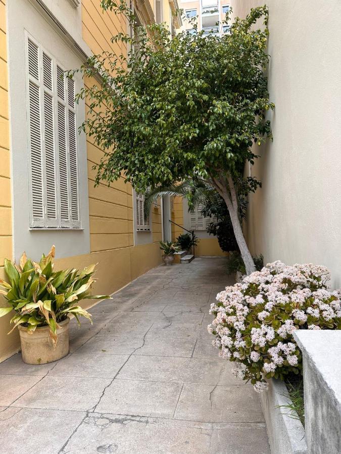 Super Flat, Garden. Bnbrickeys *