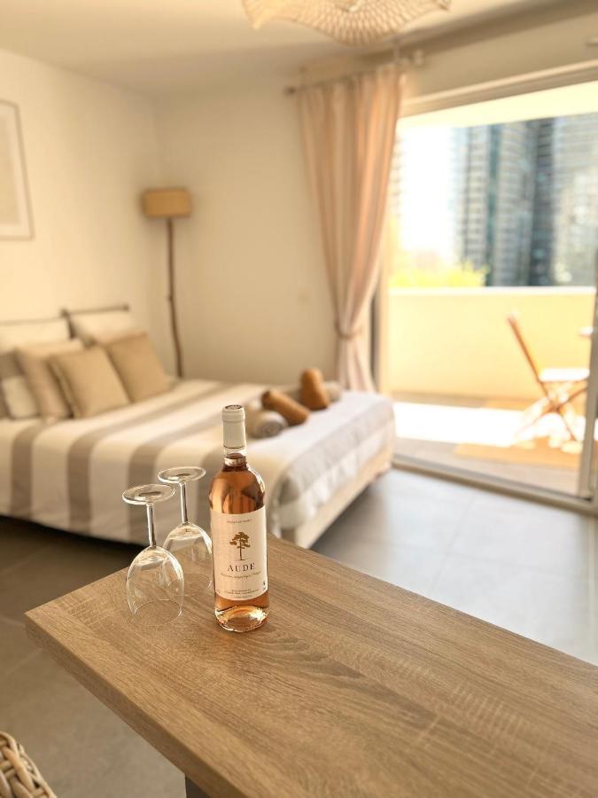 Luxueux Neuf - Frontiere - Piscine - Parking Prive Apartamento