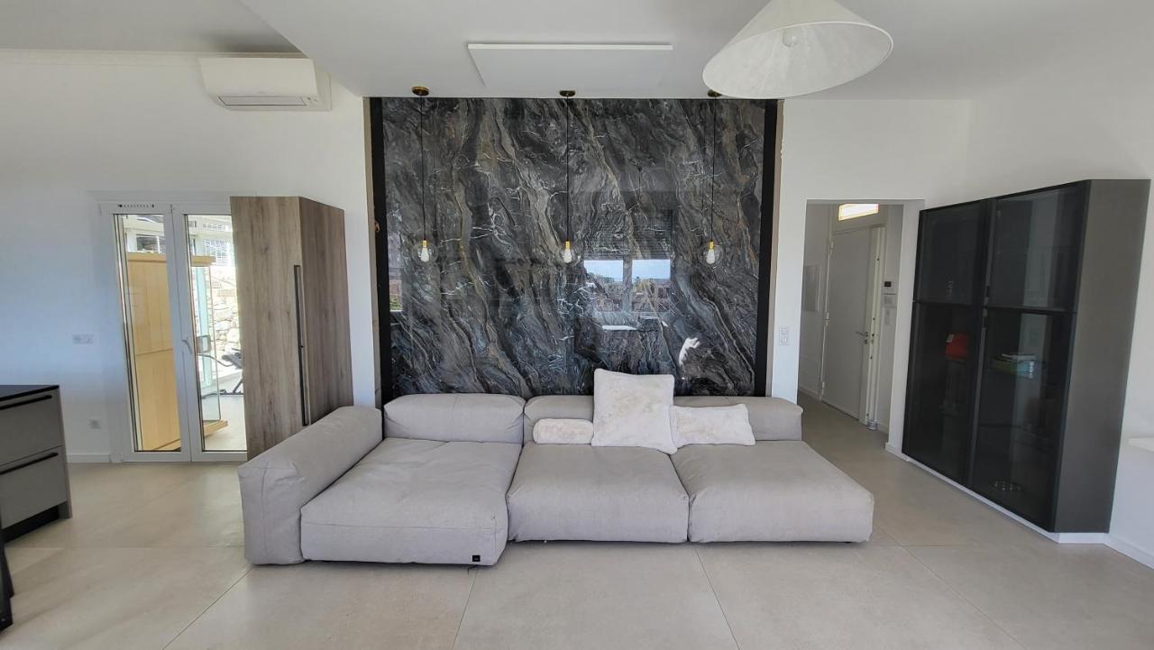 Flat In Villa, Pool & Fitness, Monaco, Bnbrickeys