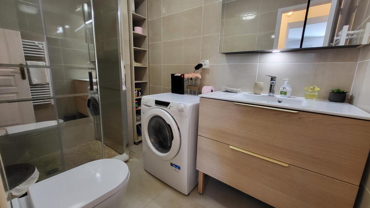 Super Flat, Garden. Bnbrickeys Apartment