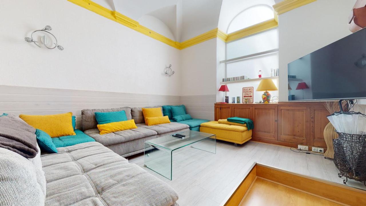 Charming 2 Bedroom Haven Steps Away From Prince's Palace Apartment *