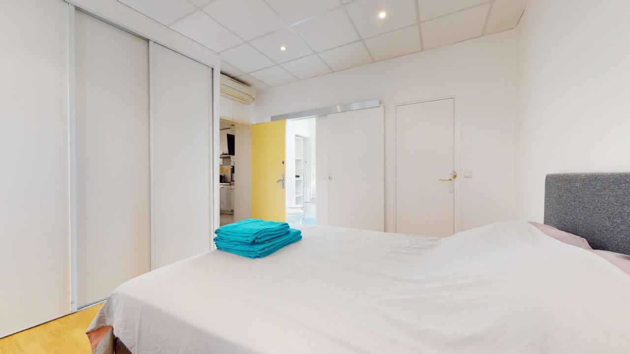Charming 2 Bedroom Haven Steps Away From Prince's Palace Apartment *