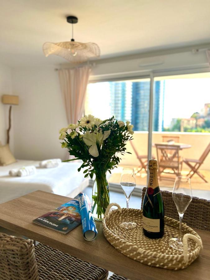 Apartamento Luxueux Neuf - Frontiere - Piscine - Parking Prive Monte Carlo