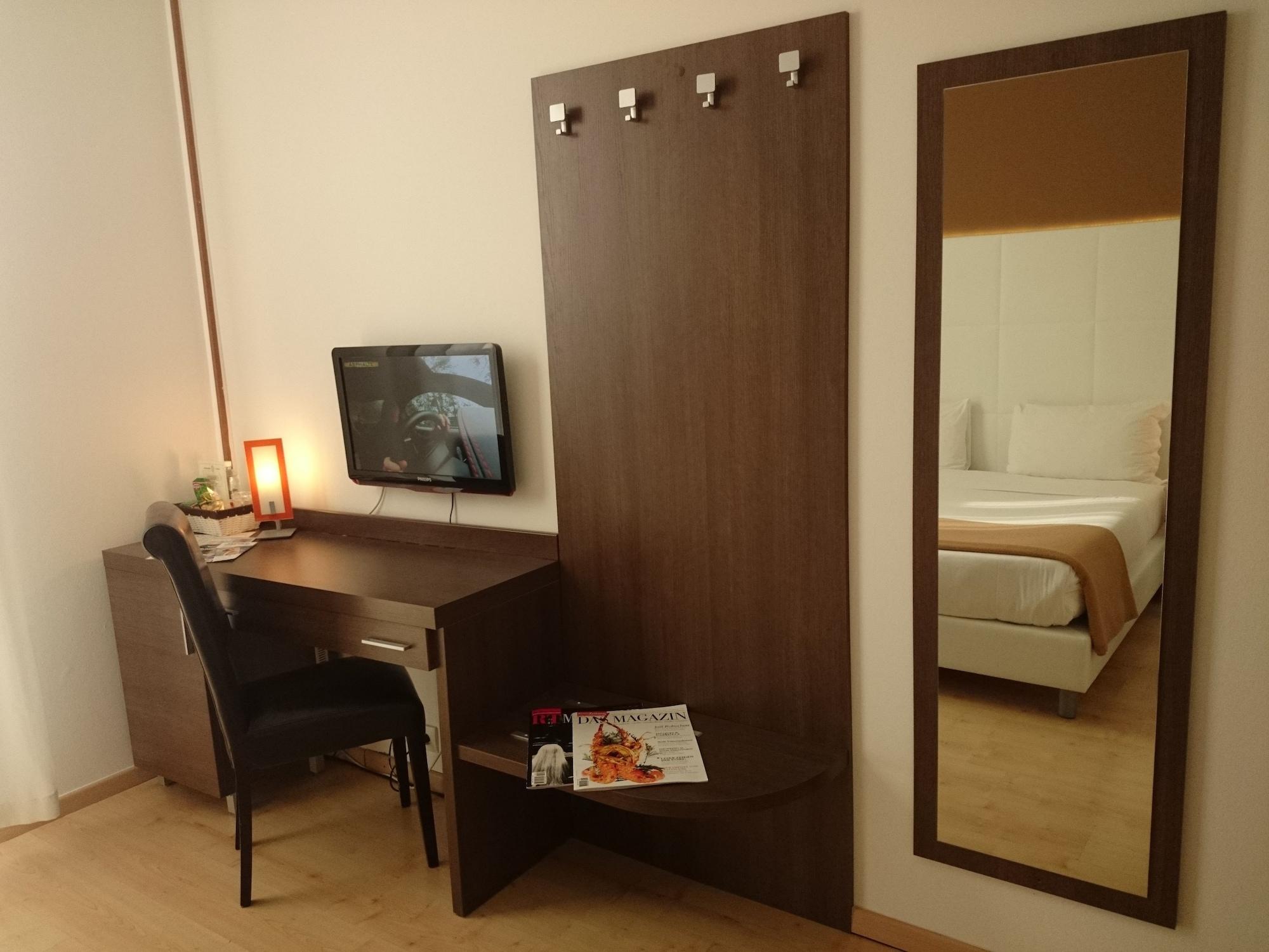 Hotel Ambassador-monaco 3*