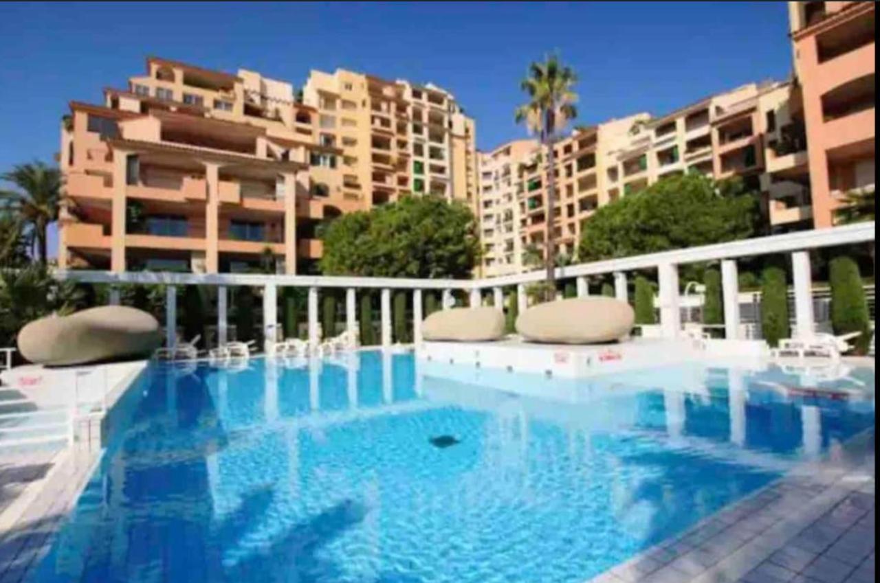 Apartment Monaco, Elegant & Quiet Renovated Apartment With Terrace & Pool, 15Min To F1 Grand Prix