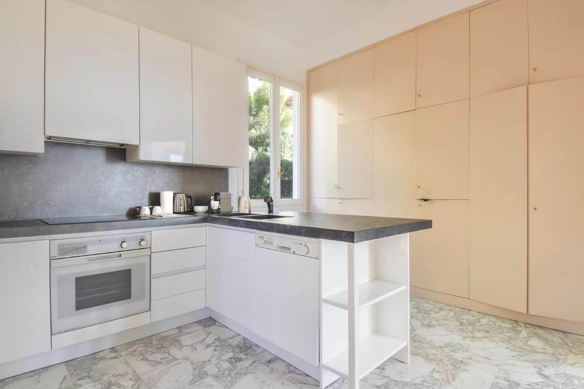 Full Sea View Near With Pool Apartment *