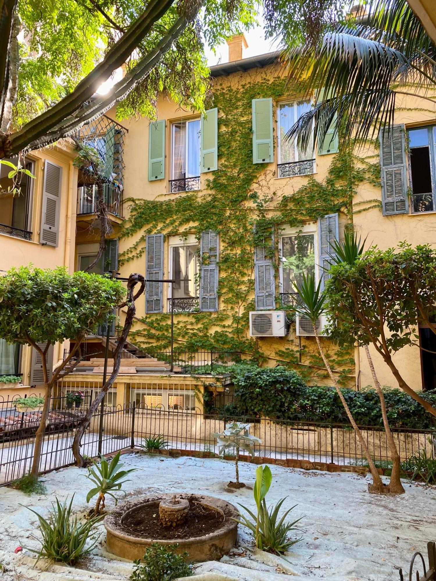 Secret Contemporary Courtyard