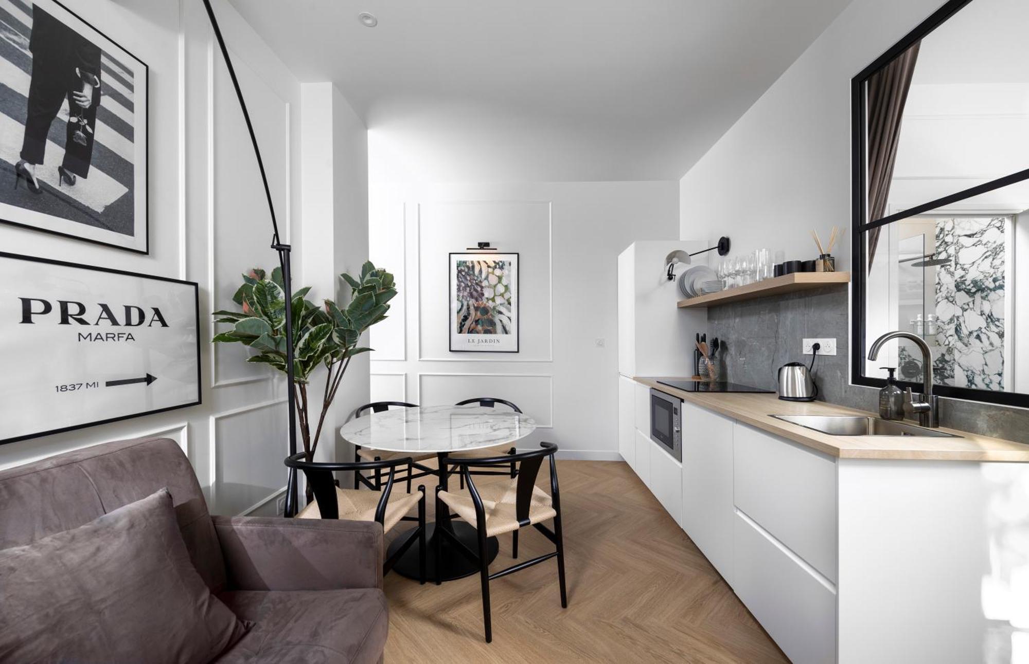 Appartement Secret Contemporary Courtyard