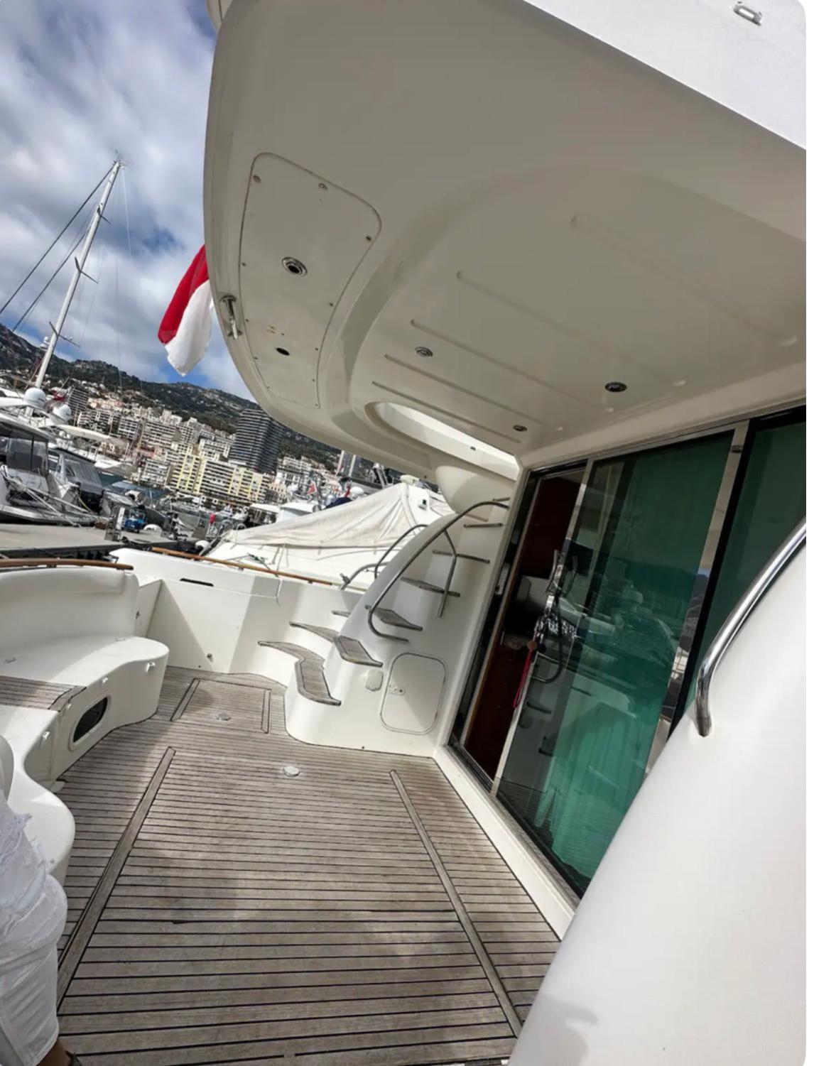 Botel Yatch The Rock