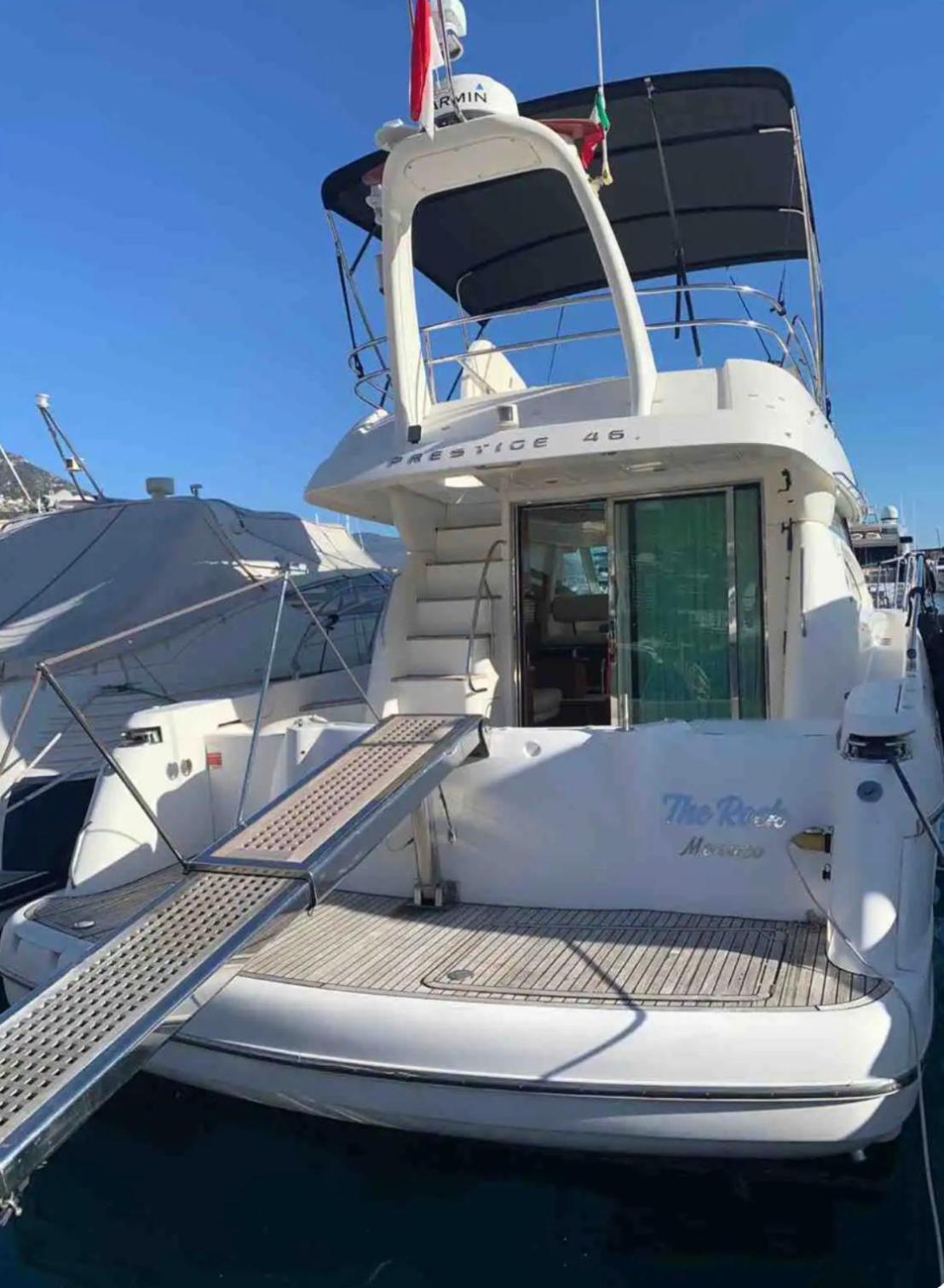 Yatch The Rock Botel