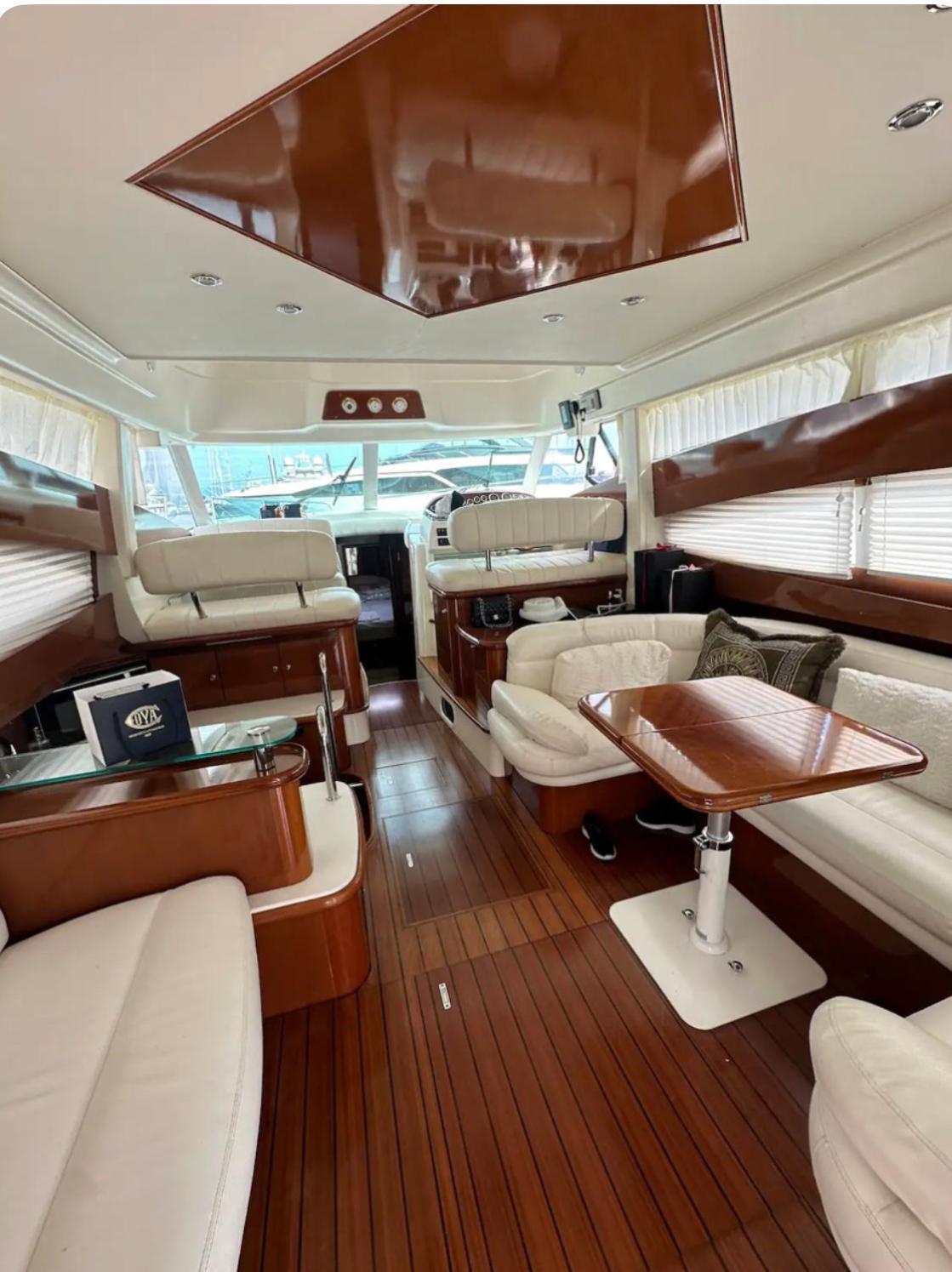Yatch The Rock Botel