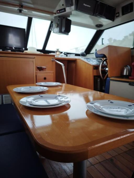 Bateau Confort Au Port De