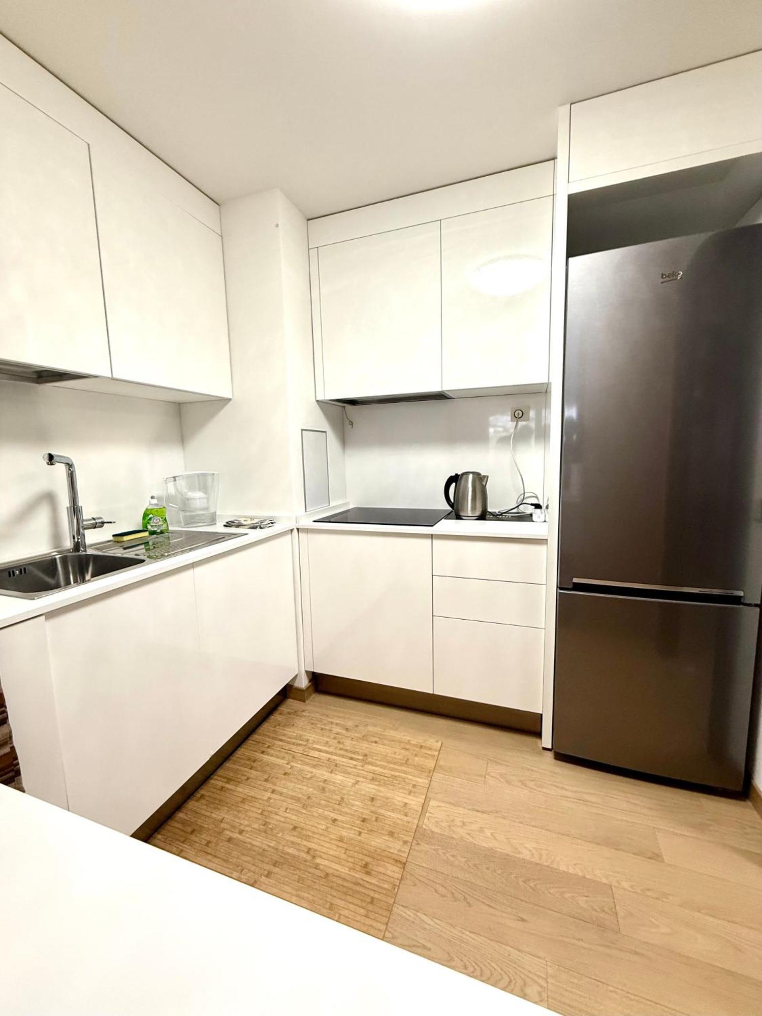 Monaco, Elegant & Quiet Renovated Apartment With Terrace & Pool, 15Min To F1 Grand Prix Monte Carlo