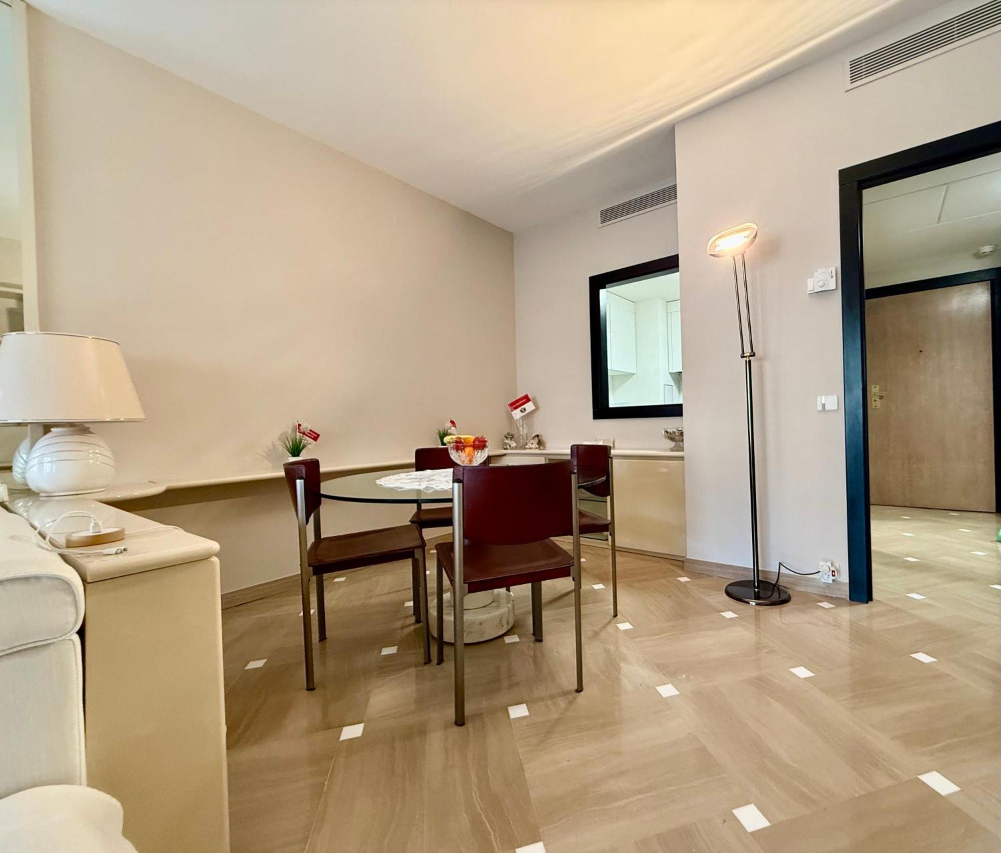 Apartment Monaco, Elegant & Quiet Renovated Apartment With Terrace & Pool, 15Min To F1 Grand Prix *