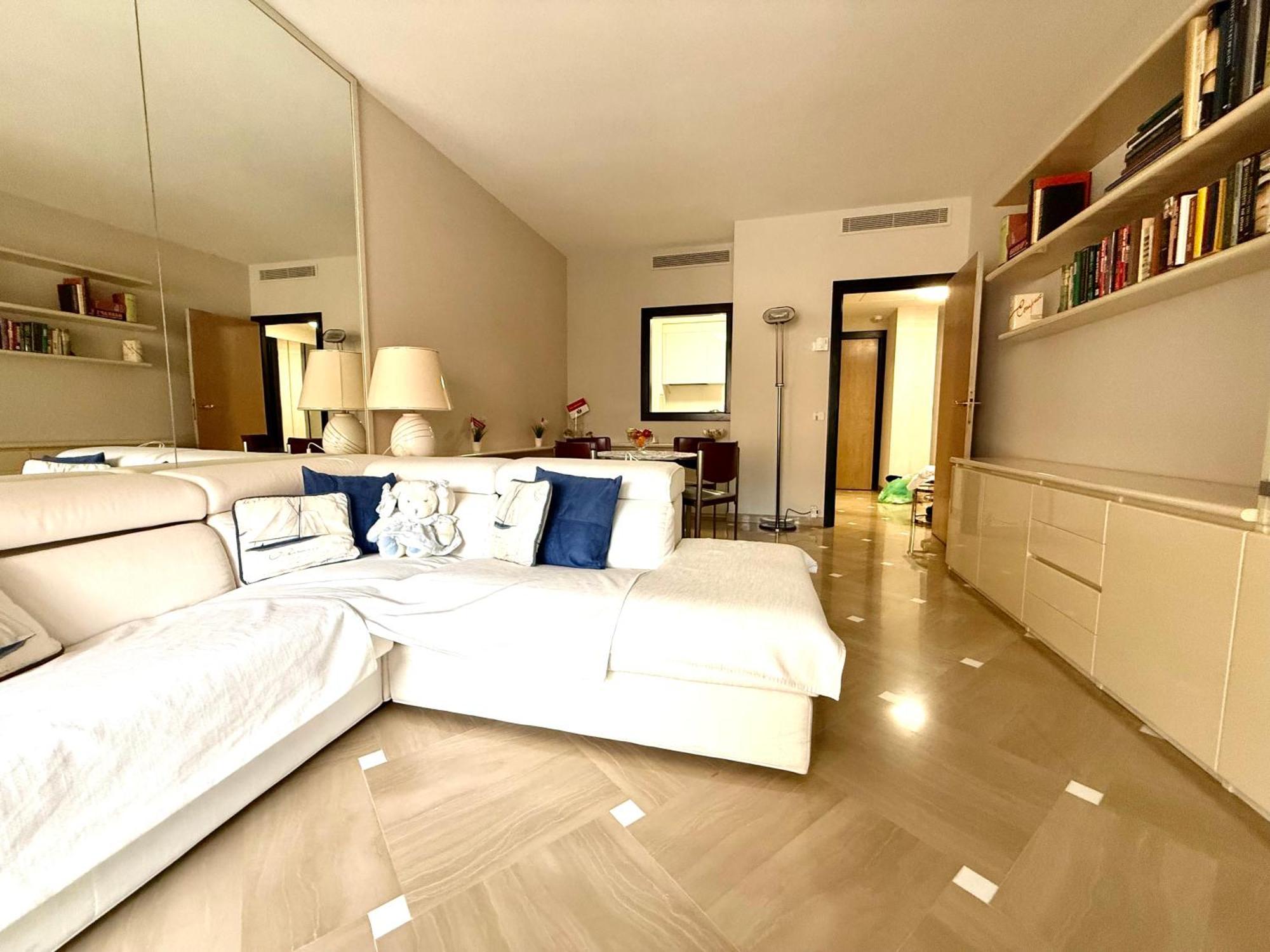 Apartment Monaco, Elegant & Quiet Renovated Apartment With Terrace & Pool, 15Min To F1 Grand Prix Monte Carlo