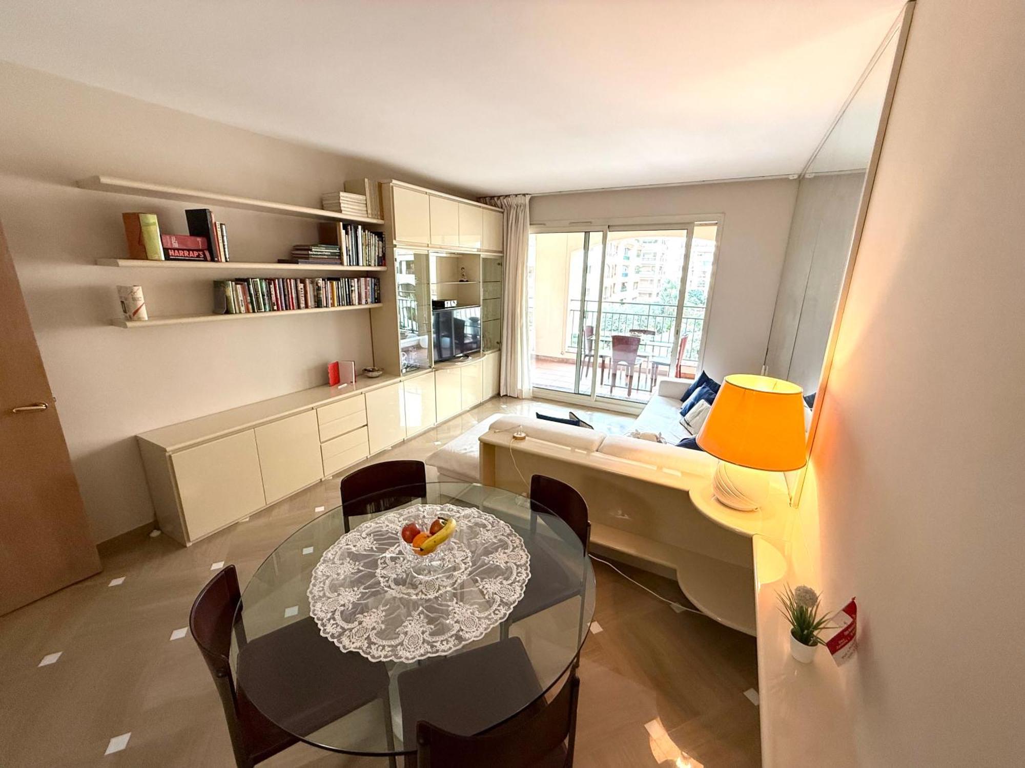 Monaco, Elegant & Quiet Renovated Apartment With Terrace & Pool, 15Min To F1 Grand Prix * Monte Carlo