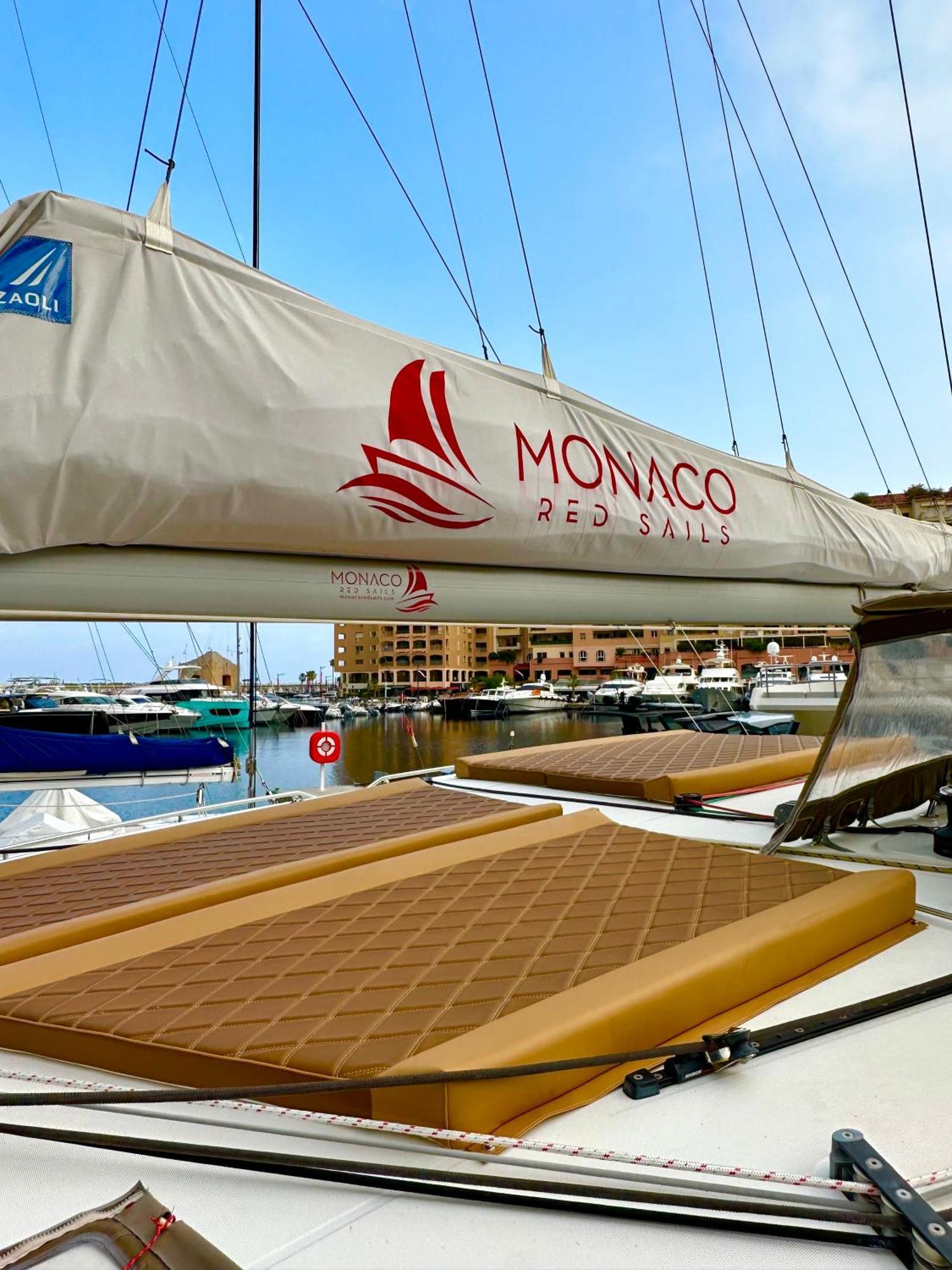 Red Sail Botel *