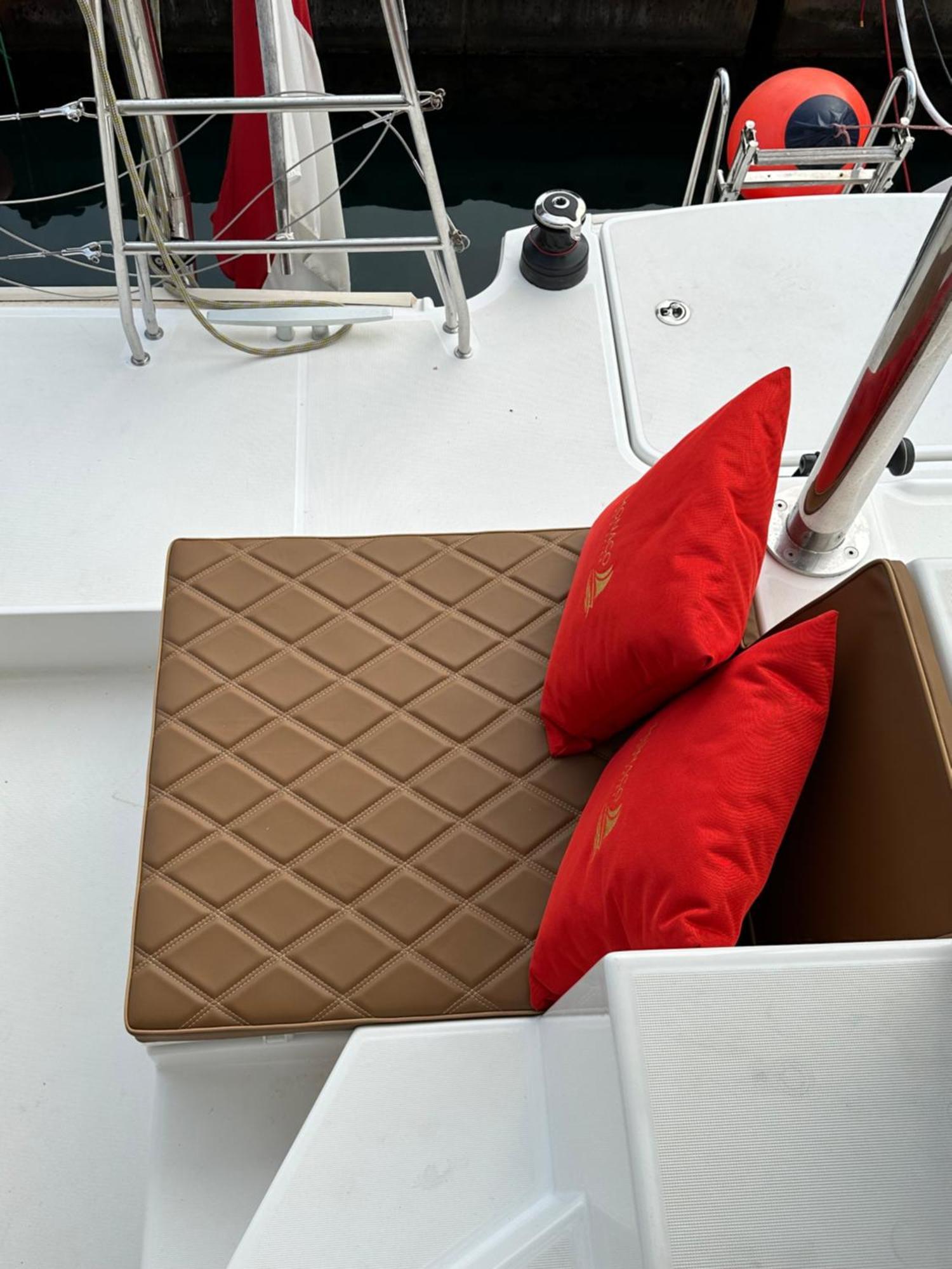 Botel Red Sail *
