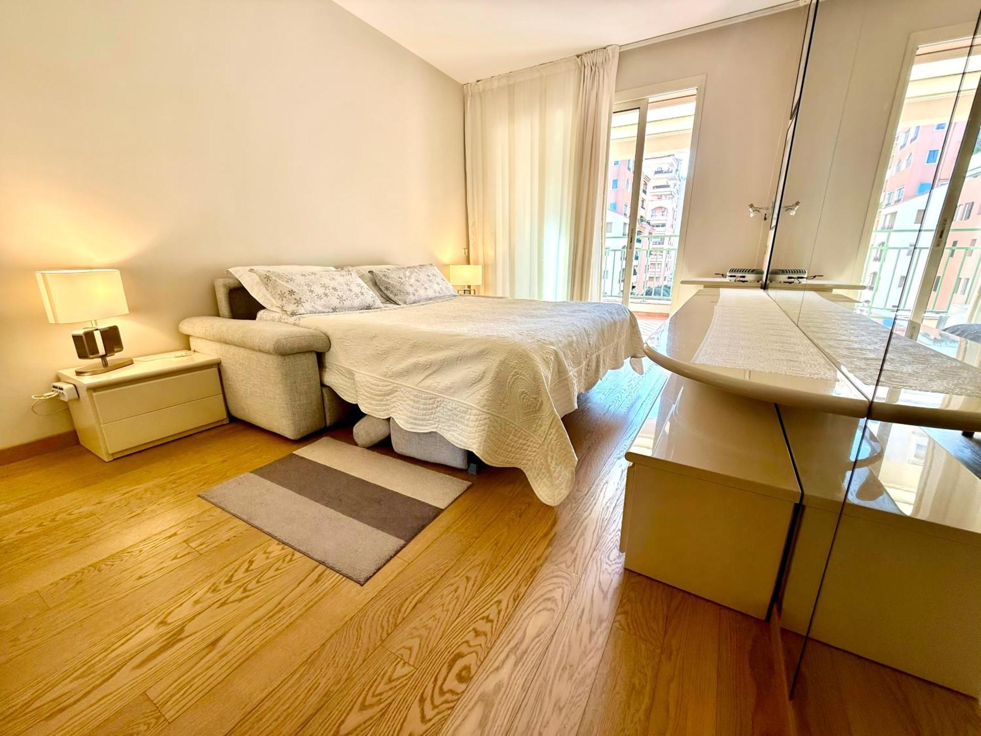 Monaco, Elegant & Quiet Renovated Apartment With Terrace & Pool, 15Min To F1 Grand Prix Monte Carlo