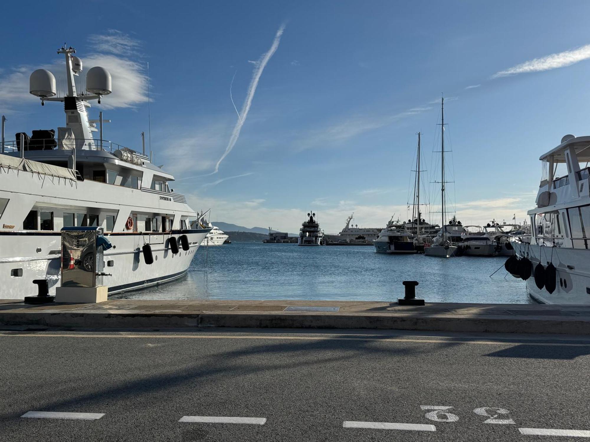 Botel Bateau Familial - Port De