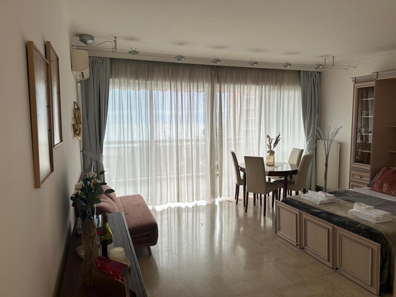 Maison Blanc Monte Carlo