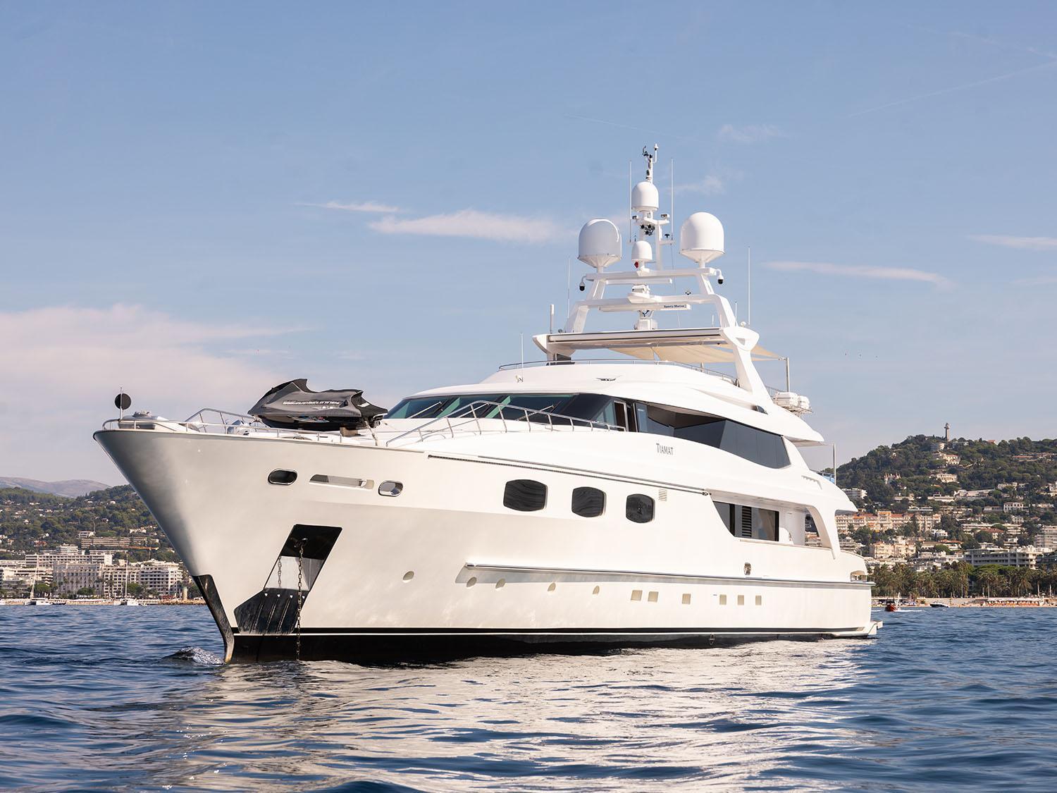 Botel Trackside Superyacht Vip - Tiamat *
