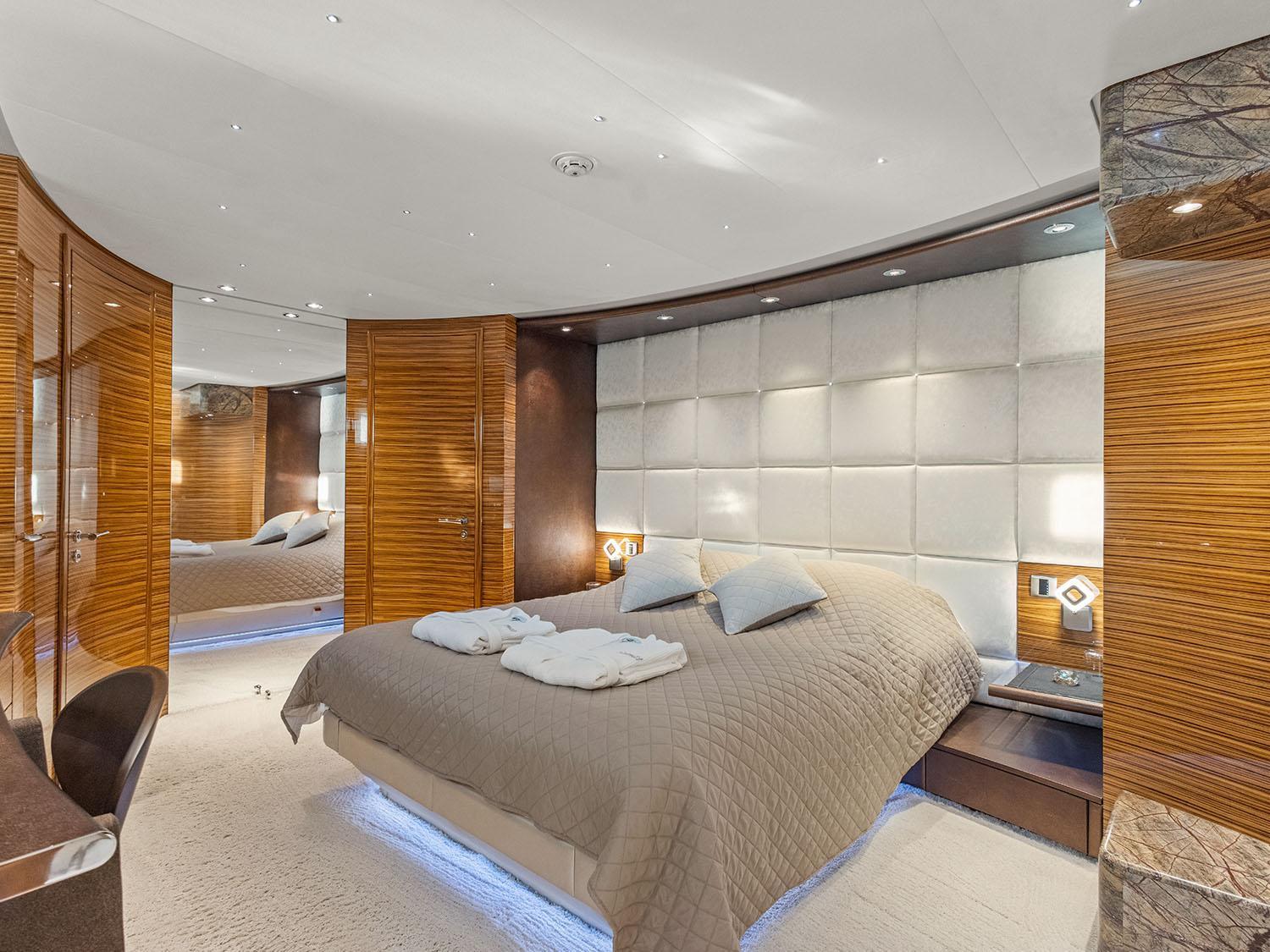 Trackside Superyacht Vip - Tiamat *