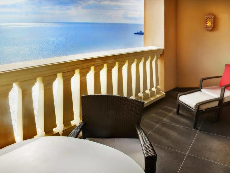 Monte-carlo Bay &