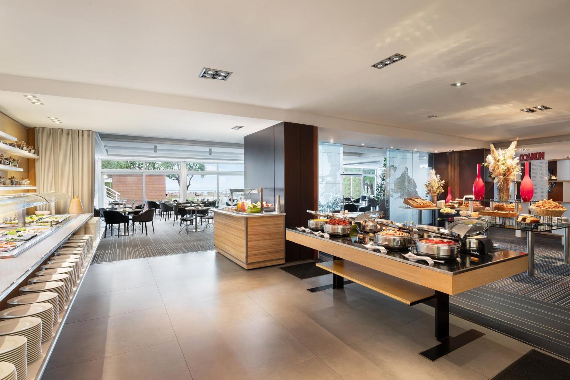Le Meridien Plaza