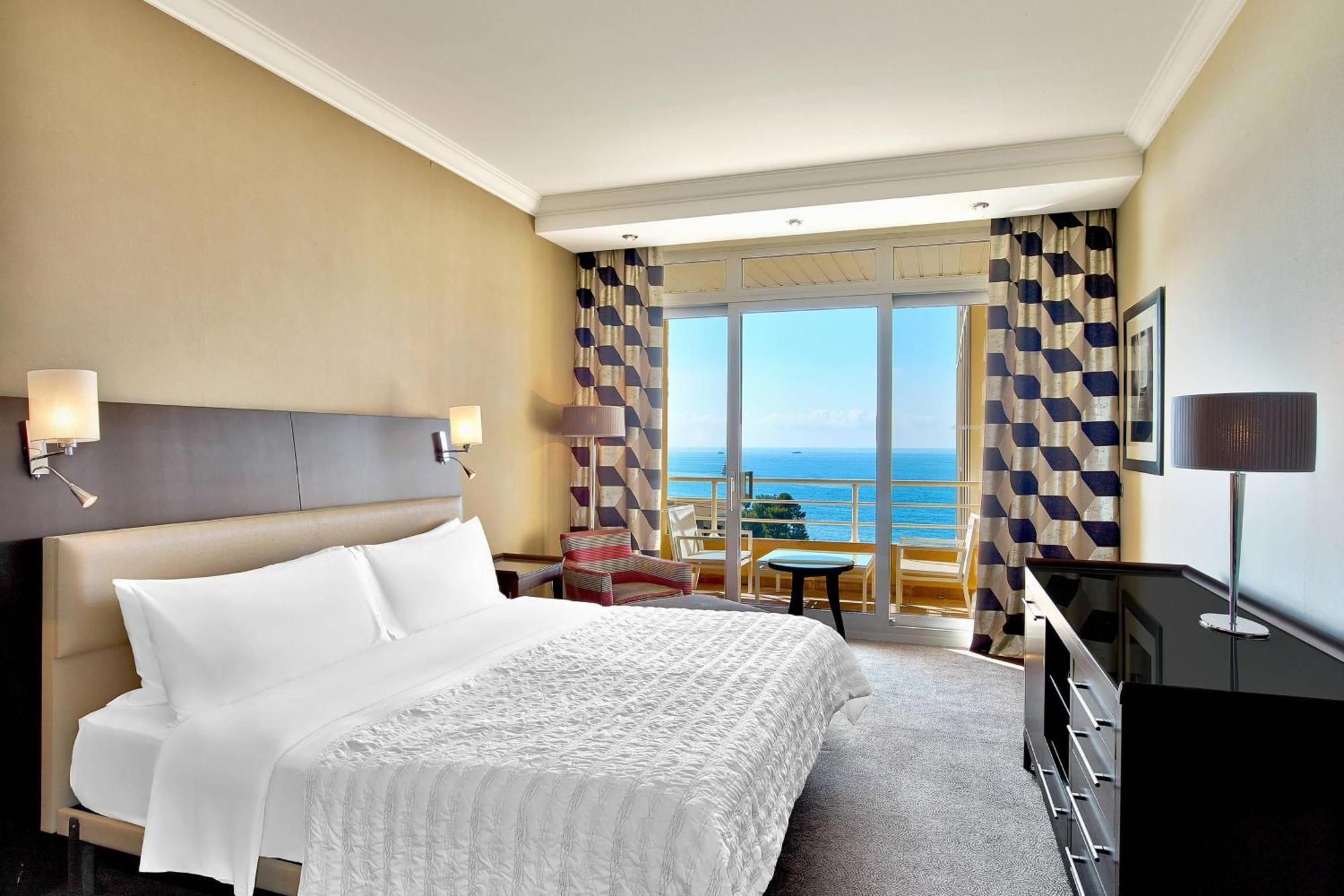 Le Meridien Plaza