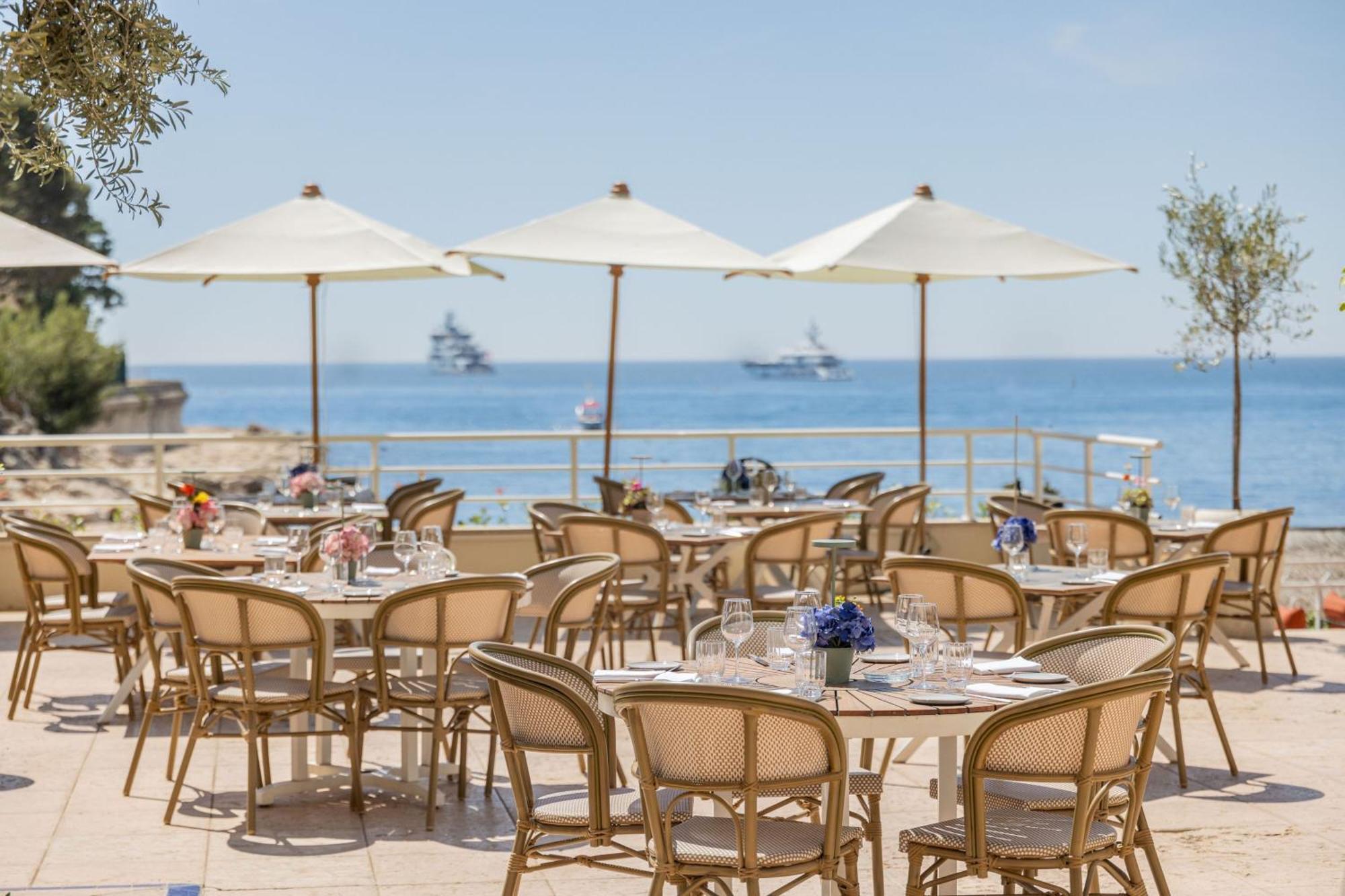 Le Meridien Plaza Hotel