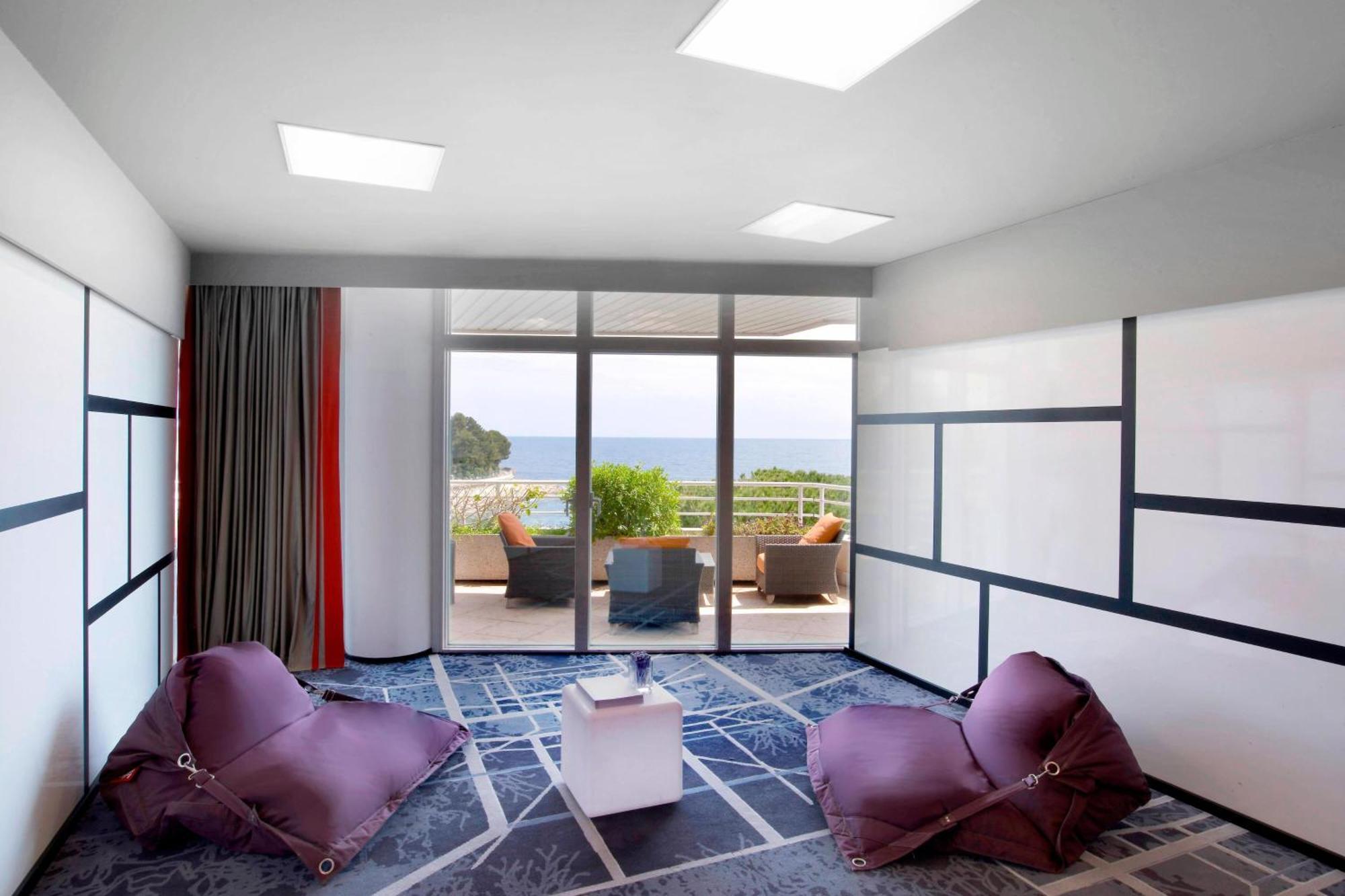 Le Meridien Plaza Hotel